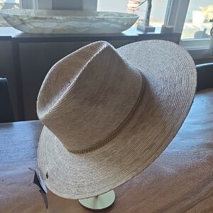 Peter Grimm Stylish Tan Straw Hat